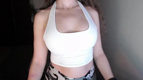 Snapshot of love_on_ chatting on 12/08/24, 11:57 LoVe On online show from 12/08/24, 11:57