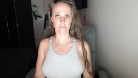 Snapshot of love_on_ chatting on 09/14/25, 01:27 LoVe On online show from 09/14/25, 01:27