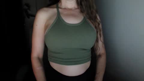 Snapshot of love_on_ chatting on 10/06/25, 01:19 LoVe On online show from 10/06/25, 01:19