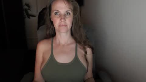 Snapshot of love_on_ chatting on 10/07/25, 01:25 LoVe On online show from 10/07/25, 01:25