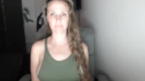 Snapshot of love_on_ chatting on 11/12/25, 02:39 LoVe On online show from 11/12/25, 02:39