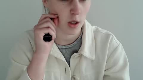 Snapshot of love_vivian chatting on 11/05/25, 02:17 Vivian online show from 11/05/25, 02:17