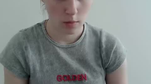 Snapshot of love_vivian chatting on 11/14/25, 11:42 Vivian online show from 11/14/25, 11:42