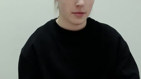 Snapshot of love_vivian chatting on 11/25/25, 01:44 Vivian online show from 11/25/25, 01:44