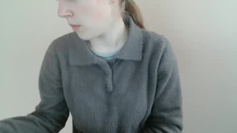 Snapshot of love_vivian chatting on 03/19/26, 12:42 Vivian online show from 03/19/26, 12:42