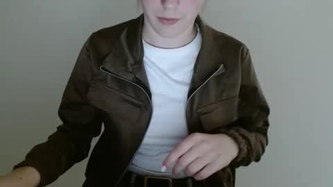 Snapshot of love_vivian chatting on 04/03/26, 02:04 Vivian online show from 04/03/26, 02:04