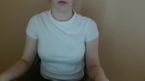 Snapshot of love_vivian chatting on 04/17/26, 12:19 Vivian online show from 04/17/26, 12:19