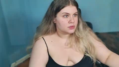 Snapshot of love_wiggy18 chatting on 06/15/26, 04:53 Ally online show from 06/15/26, 04:53