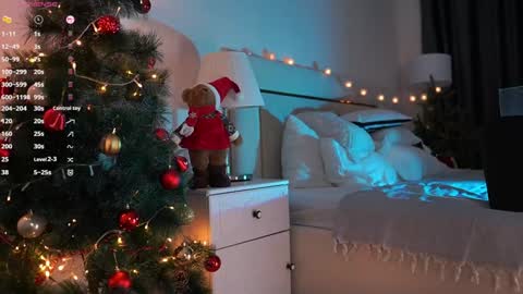 Snapshot of lovebabyblush chatting on 12/22/24, 06:04 Shynie online show from 12/22/24, 06:04