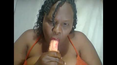 Lynn online show from 12/01/25, 02:05