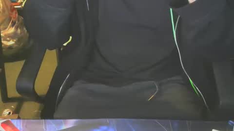 Snapshot of lovebird71 chatting on 11/16/25, 04:29 lovebird71 online show from 11/16/25, 04:29