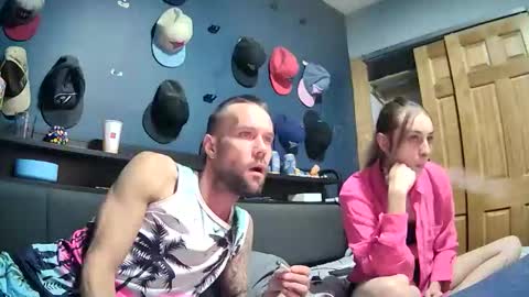 Snapshot of lovecoupleqc chatting on 10/21/25, 12:33 lovecoupleqc online show from 10/21/25, 12:33