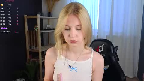 Snapshot of lovedrope chatting on 09/21/25, 09:11 God like girl Ann online show from 09/21/25, 09:11