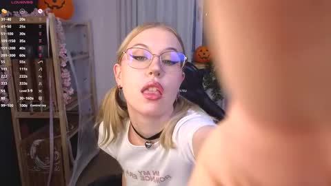 Snapshot of lovedrope chatting on 11/01/25, 05:59 God like girl Ann online show from 11/01/25, 05:59