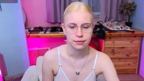 Snapshot of lovedrope chatting on 11/15/25, 05:31 God like girl Ann online show from 11/15/25, 05:31