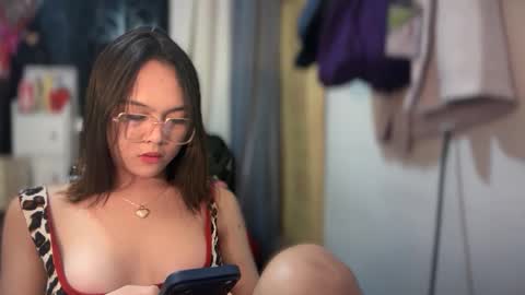 Snapshot of lovee_gelly chatting on 03/27/26, 02:28 Gelly online show from 03/27/26, 02:28