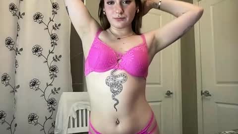 Snapshot of lovefromrose1 chatting on 03/16/26, 02:39 Olivia Rose online show from 03/16/26, 02:39