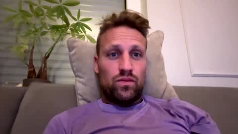 Snapshot of lovefuesse chatting on 10/27/25, 08:02 lovefuesse online show from 10/27/25, 08:02