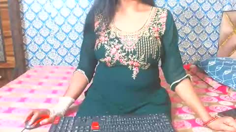 Divya online show from 11/19/25, 08:47