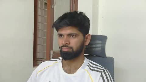 Snapshot of lovehairyindian chatting on 04/29/26, 04:27 Indian hairy online show from 04/29/26, 04:27