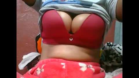 Snapshot of loveinlife750427 chatting on 09/13/25, 04:23 loveinlife750427 online show from 09/13/25, 04:23