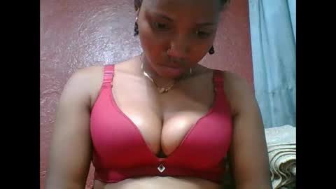 Snapshot of loveinlife750427 chatting on 09/13/25, 04:40 loveinlife750427 online show from 09/13/25, 04:40