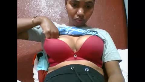 Snapshot of loveinlife750427 chatting on 09/19/25, 05:53 loveinlife750427 online show from 09/19/25, 05:53