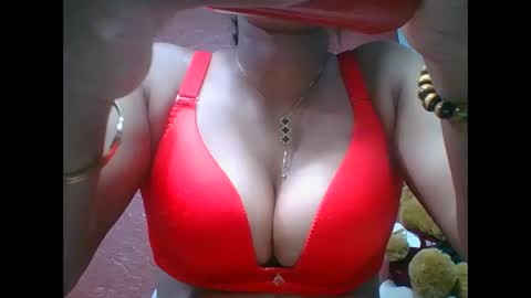 Snapshot of loveinlife750427 chatting on 10/05/25, 08:01 loveinlife750427 online show from 10/05/25, 08:01