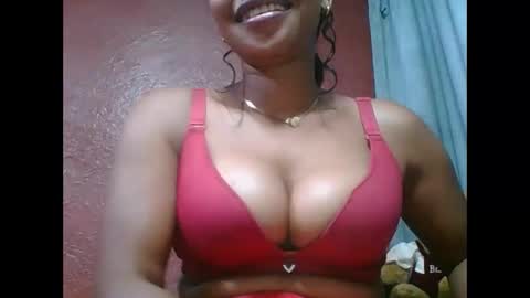 Snapshot of loveinlife750427 chatting on 10/18/25, 05:32 loveinlife750427 online show from 10/18/25, 05:32