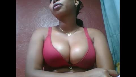 Snapshot of loveinlife750427 chatting on 10/23/25, 05:40 loveinlife750427 online show from 10/23/25, 05:40