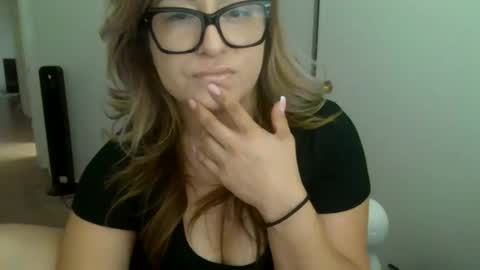 Snapshot of lovelife619760 chatting on 10/09/25, 05:11 Doll 4 you online show from 10/09/25, 05:11