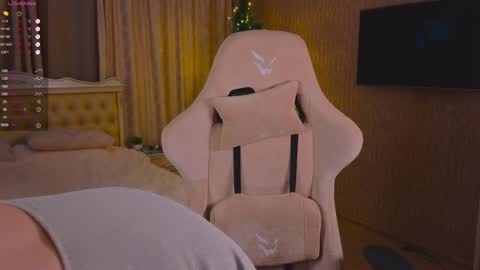 Laura online show from 12/24/24, 01:28