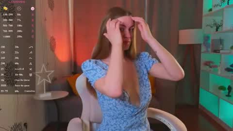Snapshot of lovellalipss chatting on 05/18/26, 12:00 Laura online show from 05/18/26, 12:00
