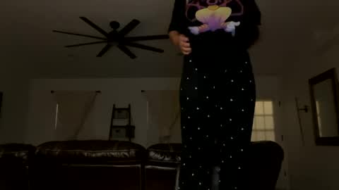 Snapshot of lovellly_ chatting on 12/09/24, 04:12 Love online show from 12/09/24, 04:12