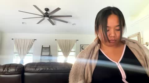 Snapshot of lovellly_ chatting on 12/12/24, 08:43 Love online show from 12/12/24, 08:43