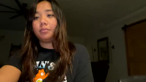 Snapshot of lovellly_ chatting on 01/11/25, 01:37 Love online show from 01/11/25, 01:37