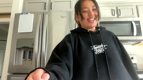 Snapshot of lovellly_ chatting on 01/15/25, 08:16 Love online show from 01/15/25, 08:16