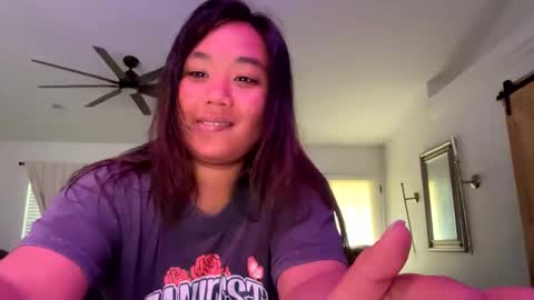 Snapshot of lovellly_ chatting on 02/16/25, 08:33 Love online show from 02/16/25, 08:33