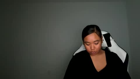 Snapshot of lovellly_ chatting on 02/20/25, 06:13 Love online show from 02/20/25, 06:13