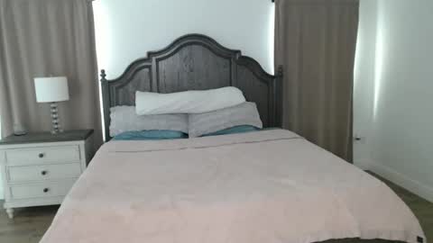 Snapshot of lovellly_ chatting on 11/19/25, 07:14 Love online show from 11/19/25, 07:14