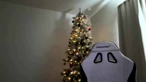 Snapshot of lovellly_ chatting on 12/03/25, 03:54 Love online show from 12/03/25, 03:54