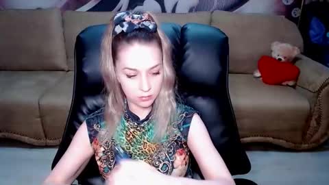 Snapshot of lovellymalina chatting on 03/15/26, 12:22 private open online show from 03/15/26, 12:22