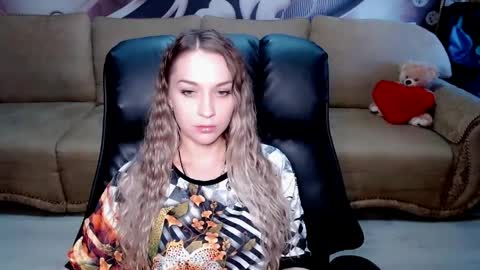 Snapshot of lovellymalina chatting on 03/29/26, 01:11 private open online show from 03/29/26, 01:11