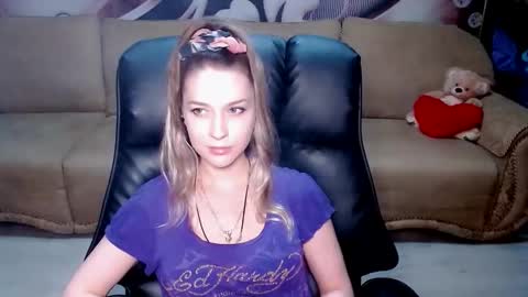 Snapshot of lovellymalina chatting on 03/31/26, 05:13 private open online show from 03/31/26, 05:13