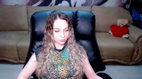 Snapshot of lovellymalina chatting on 04/01/26, 05:54 private open online show from 04/01/26, 05:54