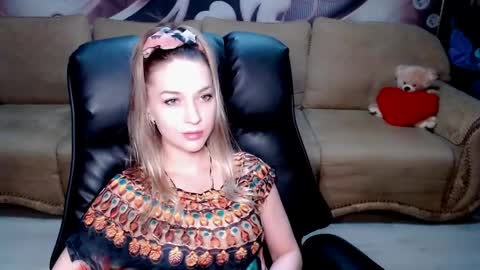 Snapshot of lovellymalina chatting on 04/08/26, 02:50 private open online show from 04/08/26, 02:50