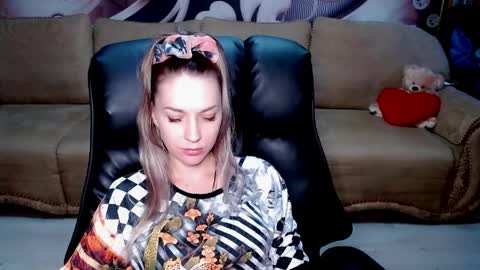 Snapshot of lovellymalina chatting on 04/10/26, 02:11 private open online show from 04/10/26, 02:11