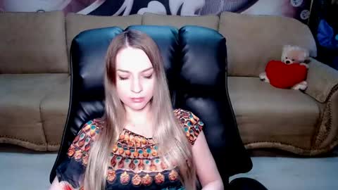 Snapshot of lovellymalina chatting on 04/17/26, 02:09 private open online show from 04/17/26, 02:09