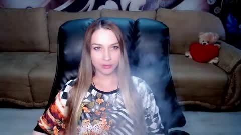 Snapshot of lovellymalina chatting on 04/18/26, 01:26 private open online show from 04/18/26, 01:26
