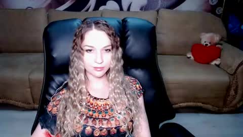 Snapshot of lovellymalina chatting on 04/22/26, 04:41 private open online show from 04/22/26, 04:41
